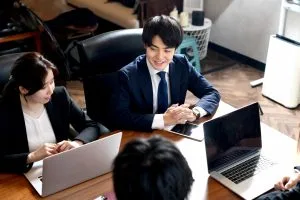 30代男性が効率よく婚活を成功させるなら結婚相談所がおすすめ。IBJメンバーズ・オーネット・パートナーエージェントの特徴や料金を比較し、無料資料請求で最適な相談所を見つけましょう。